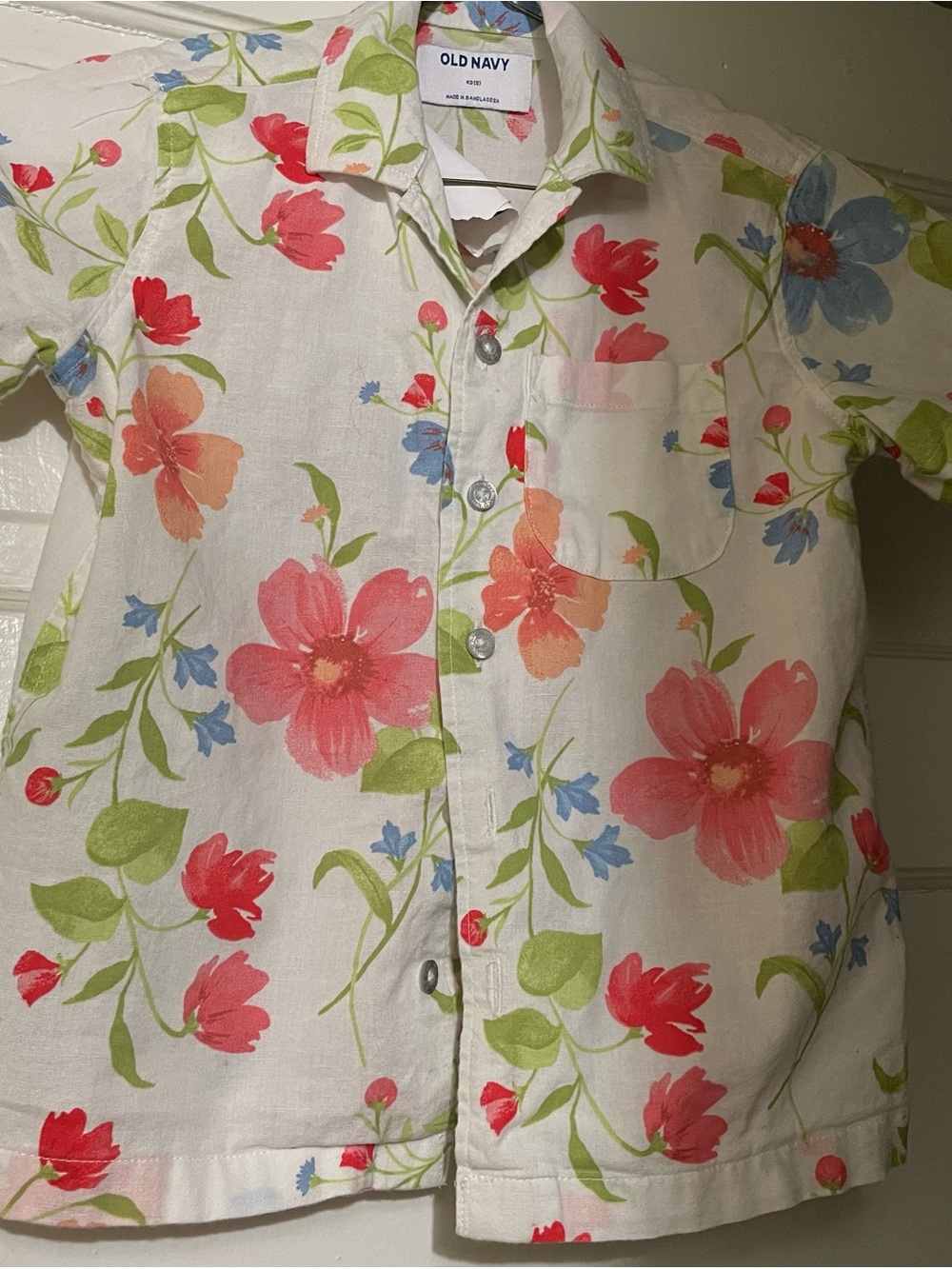 Old Navy White Floral Short-Sleeve Button-Down Shirt with Pink and Blue Flowers
